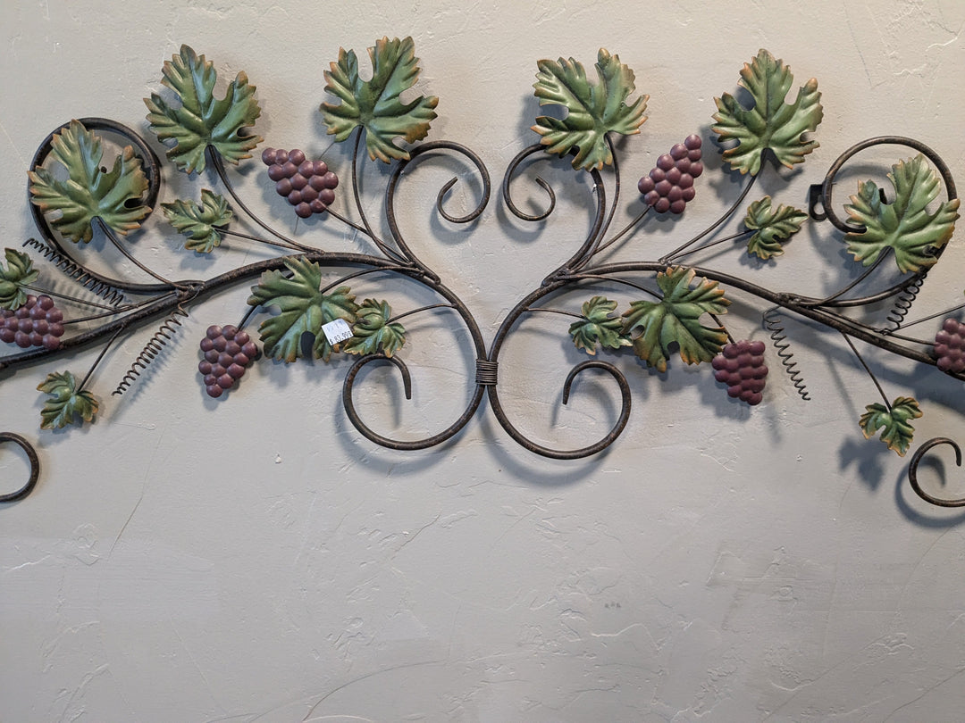 vining grapes wall topper Sangria