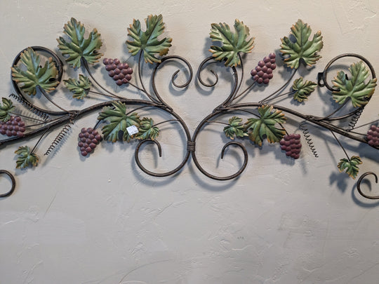 vining grapes wall topper Sangria