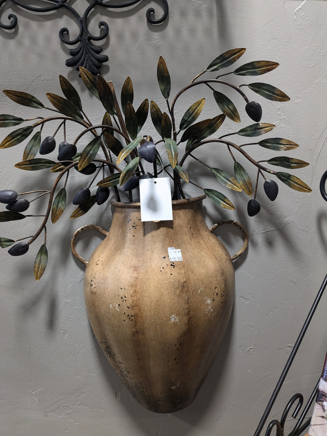 vaso con olives wall accent in harvest gold
