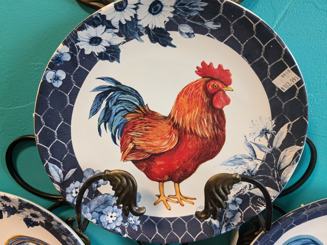 4 Plate Set Roosters – a charming dinnerware set featuring beautifully detailed rooster designs, perfect for adding rustic charm to your dining table. Ideal for country-themed kitchens and farmhouse decor.